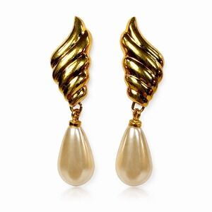 VTG Napier Gold Tone Pearl Drop Dangle Earrings Signed Screw Back Shell Twist